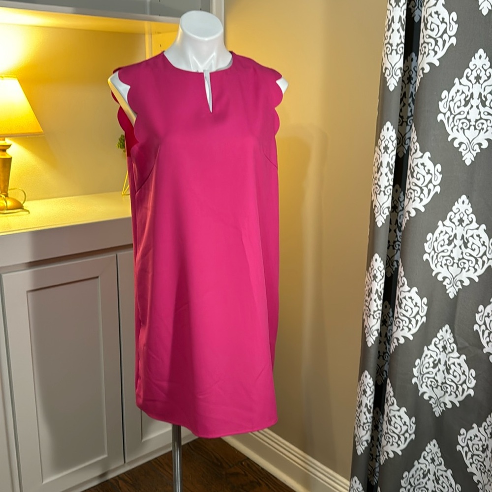 SHEIN scalloped sleeveless hot pink dress